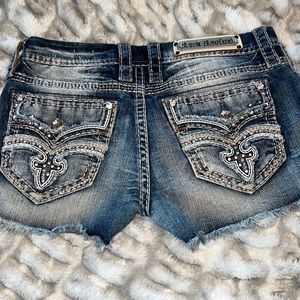 Women’s Rock Revival Shorts ~ Size 28